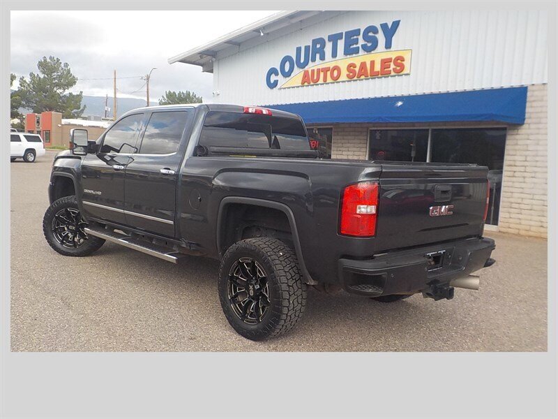 2017 GMC Sierra 2500HD Denali - Photo 5 - Cottonwood, AZ 86326