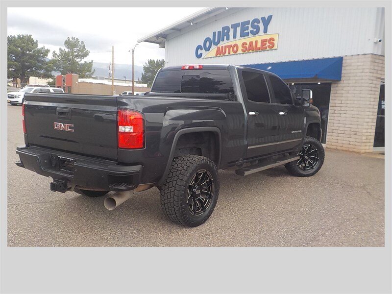 2017 GMC Sierra 2500HD Denali - Photo 9 - Cottonwood, AZ 86326