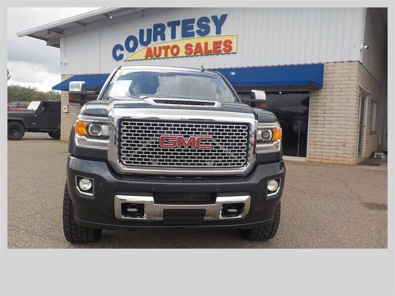2017 GMC Sierra 2500HD Denali - Photo 15 - Cottonwood, AZ 86326