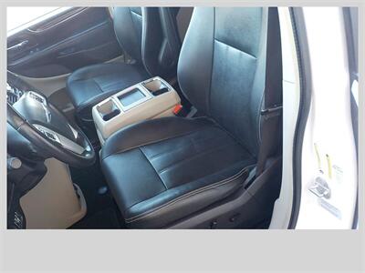 2016 Chrysler Town and Country Touring   - Photo 2 - Cottonwood, AZ 86326