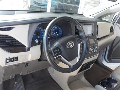 2018 Toyota Sienna XLE Premium 7-Passenger   - Photo 6 - Cottonwood, AZ 86326