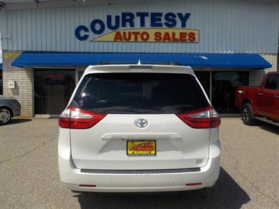 2018 Toyota Sienna XLE Premium 7-Passenger   - Photo 7 - Cottonwood, AZ 86326