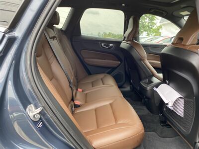 2022 Volvo XC60 B5 Momentum   - Photo 16 - Morgantown, WV 26505