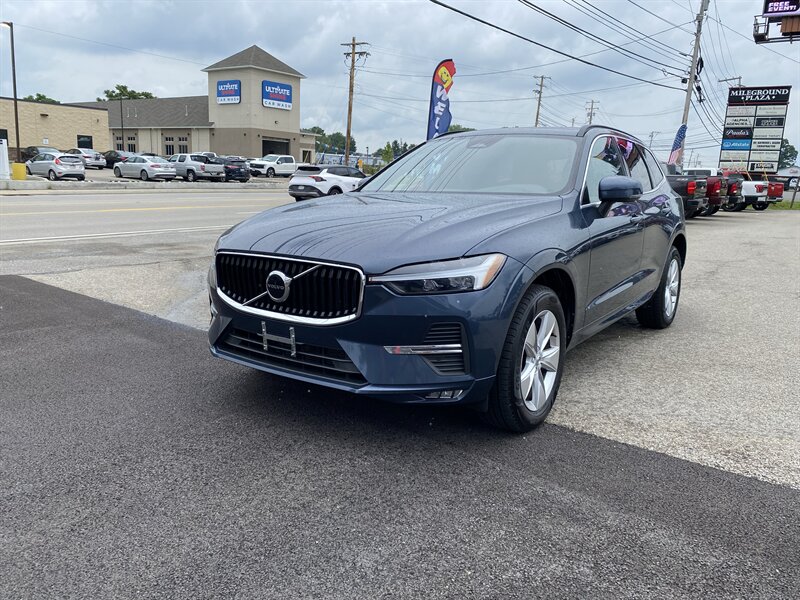 2022 Volvo XC60 B5 Momentum  