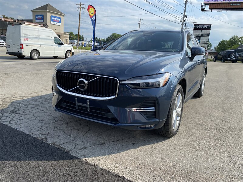 2022 Volvo XC60 B5 Momentum  