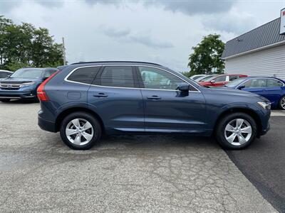 2022 Volvo XC60 B5 Momentum   - Photo 4 - Morgantown, WV 26505