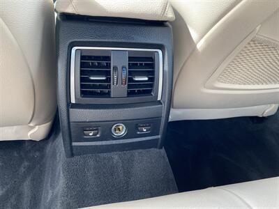 2017 BMW 330i xDrive   - Photo 17 - Morgantown, WV 26505