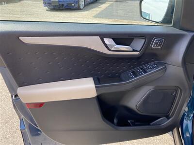 2020 Ford Escape SEL   - Photo 12 - Morgantown, WV 26505