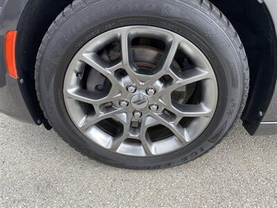 2017 Dodge Charger SXT   - Photo 9 - Morgantown, WV 26505