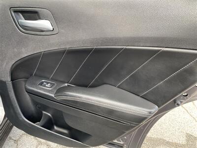 2017 Dodge Charger SXT   - Photo 18 - Morgantown, WV 26505
