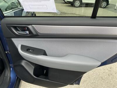 2019 Subaru Outback 2.5i Premium   - Photo 17 - Morgantown, WV 26505