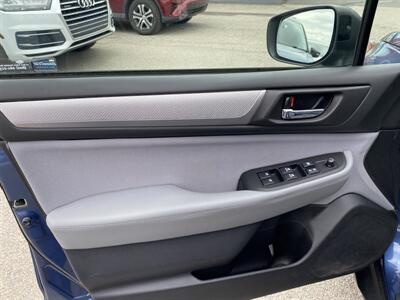 2019 Subaru Outback 2.5i Premium   - Photo 12 - Morgantown, WV 26505