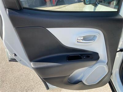 2022 Jeep Renegade Latitude   - Photo 16 - Morgantown, WV 26505