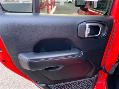 2018 Jeep Wrangler Unlimited Sahara   - Photo 16 - Morgantown, WV 26505