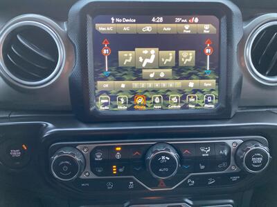 2018 Jeep Wrangler Unlimited Sahara   - Photo 28 - Morgantown, WV 26505