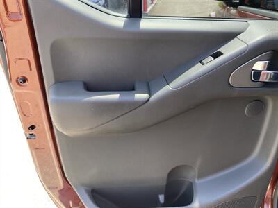 2016 Nissan Frontier SV   - Photo 14 - Morgantown, WV 26505