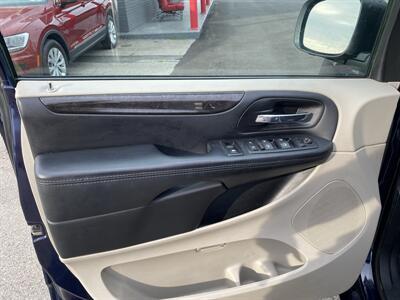 2017 Dodge Grand Caravan SE Plus - Photo 12 - Morgantown, WV 26505