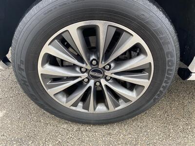 2017 Lincoln Navigator Select   - Photo 9 - Morgantown, WV 26505