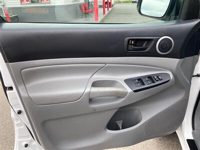 2012 Toyota Tacoma V6   - Photo 13 - Morgantown, WV 26505
