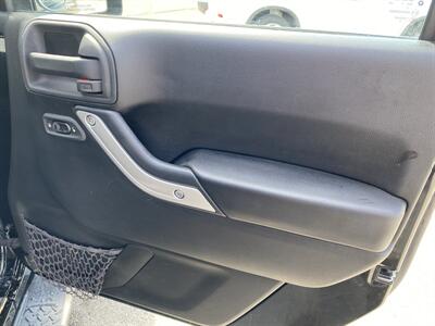 2015 Jeep Wrangler Unlimited Sahara   - Photo 18 - Morgantown, WV 26505
