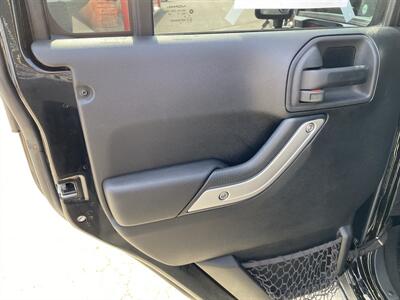 2015 Jeep Wrangler Unlimited Sahara   - Photo 13 - Morgantown, WV 26505