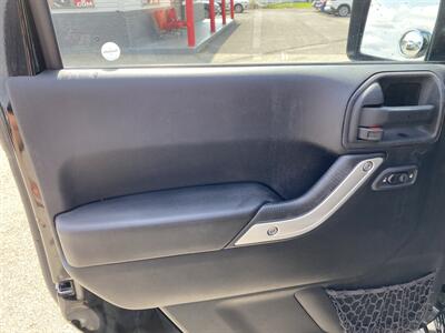 2015 Jeep Wrangler Unlimited Sahara   - Photo 11 - Morgantown, WV 26505