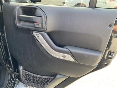 2015 Jeep Wrangler Unlimited Sahara   - Photo 16 - Morgantown, WV 26505