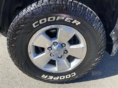 2004 Toyota 4Runner SR5 - Photo 10 - Morgantown, WV 26505