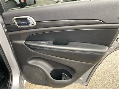 2019 Jeep Grand Cherokee Laredo   - Photo 19 - Morgantown, WV 26505