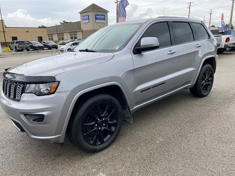2019 Jeep Grand Cherokee Laredo   - Photo 1 - Morgantown, WV 26505