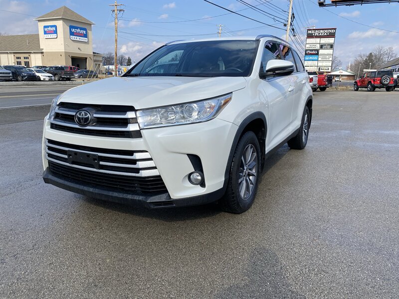 2019 Toyota Highlander XLE   - Photo 1 - Morgantown, WV 26505