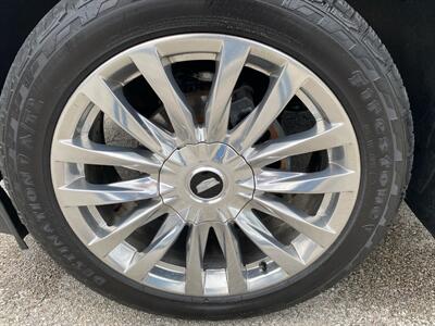 2016 Cadillac Escalade Luxury Collection   - Photo 9 - Morgantown, WV 26505