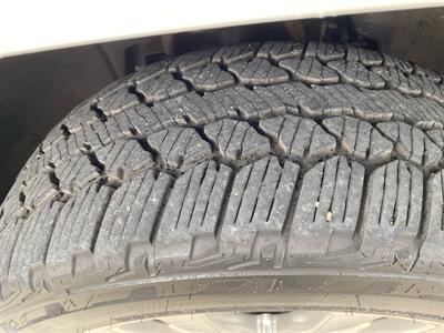 2016 Cadillac Escalade Luxury Collection   - Photo 10 - Morgantown, WV 26505