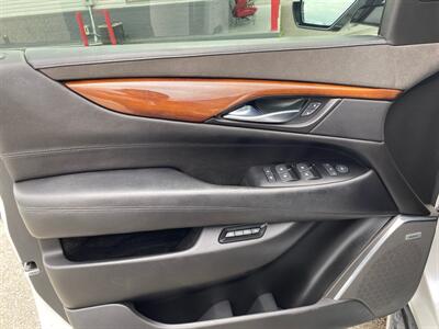 2016 Cadillac Escalade Luxury Collection   - Photo 12 - Morgantown, WV 26505