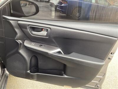 2017 Toyota Camry LE   - Photo 19 - Morgantown, WV 26505