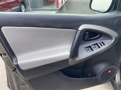 2011 Toyota RAV4 Limited - Photo 13 - Morgantown, WV 26505