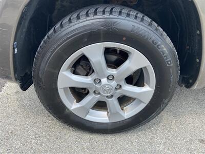 2011 Toyota RAV4 Limited - Photo 9 - Morgantown, WV 26505