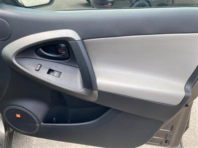2011 Toyota RAV4 Limited - Photo 18 - Morgantown, WV 26505