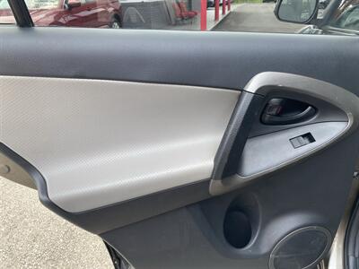 2011 Toyota RAV4 Limited - Photo 17 - Morgantown, WV 26505
