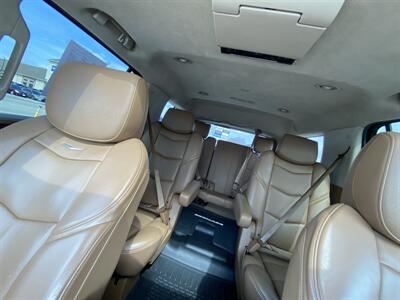 2016 Cadillac Escalade Platinum   - Photo 29 - Morgantown, WV 26505
