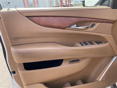 2016 Cadillac Escalade Platinum   - Photo 12 - Morgantown, WV 26505