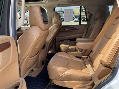 2016 Cadillac Escalade Platinum   - Photo 13 - Morgantown, WV 26505