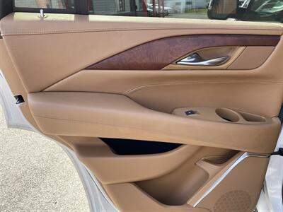 2016 Cadillac Escalade Platinum   - Photo 14 - Morgantown, WV 26505