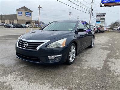 2013 Nissan Altima 3.5 SV   - Photo 1 - Morgantown, WV 26505