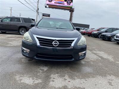 2013 Nissan Altima 3.5 SV   - Photo 2 - Morgantown, WV 26505