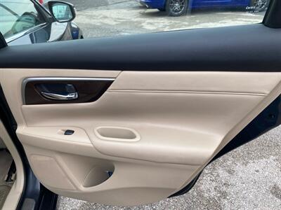 2013 Nissan Altima 3.5 SV   - Photo 19 - Morgantown, WV 26505