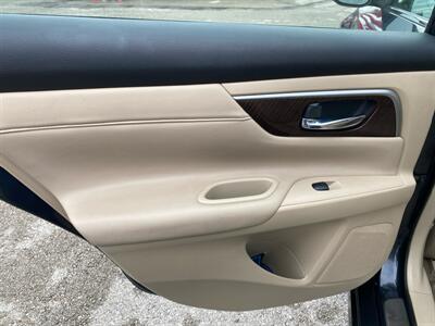 2013 Nissan Altima 3.5 SV   - Photo 16 - Morgantown, WV 26505