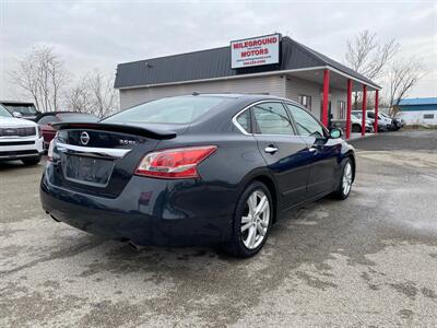 2013 Nissan Altima 3.5 SV   - Photo 5 - Morgantown, WV 26505