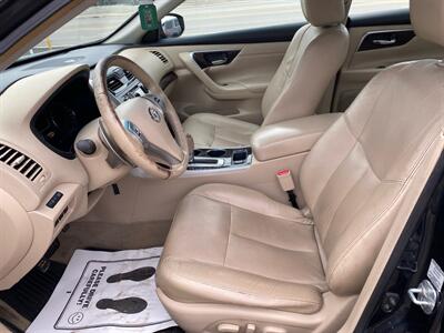 2013 Nissan Altima 3.5 SV   - Photo 13 - Morgantown, WV 26505