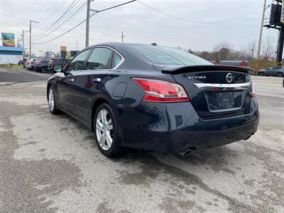 2013 Nissan Altima 3.5 SV   - Photo 8 - Morgantown, WV 26505
